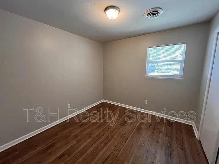 2601 E Bradbury Ave — Photo 8