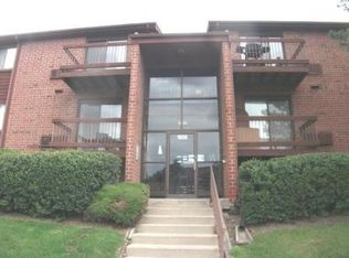 1908 Country Dr APT 301, Grayslake, IL 60030