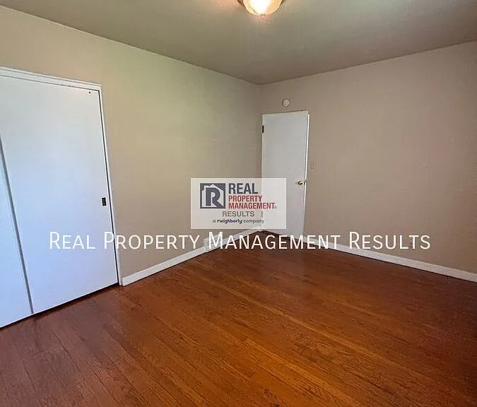 759 S Saint James Blvd — Photo 11