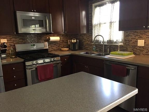 5th image of 25 Ashleaf Dr