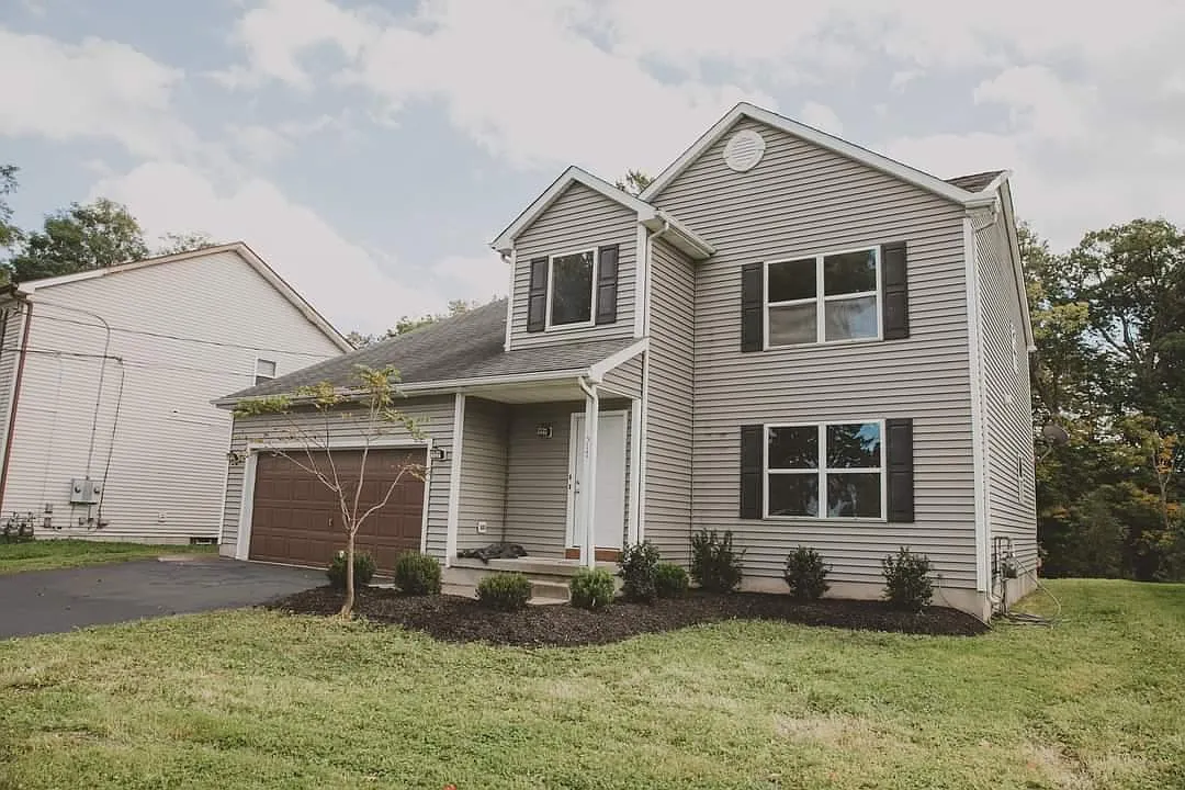 3 bed, 1150 sqft, $2,100 — Photo 1