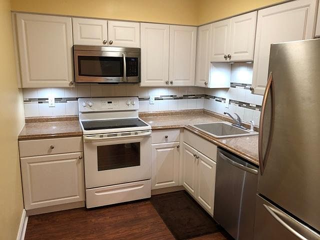 1st image of 26 Greenwood Dr