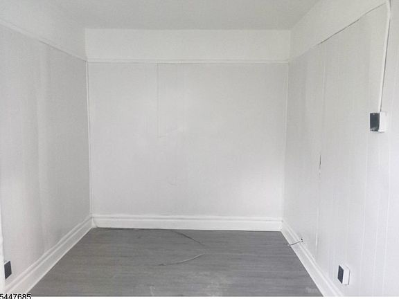 3rd image of 482 Irvine Turner Blvd
