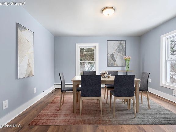 4th image of 43 Ash St Floor 2