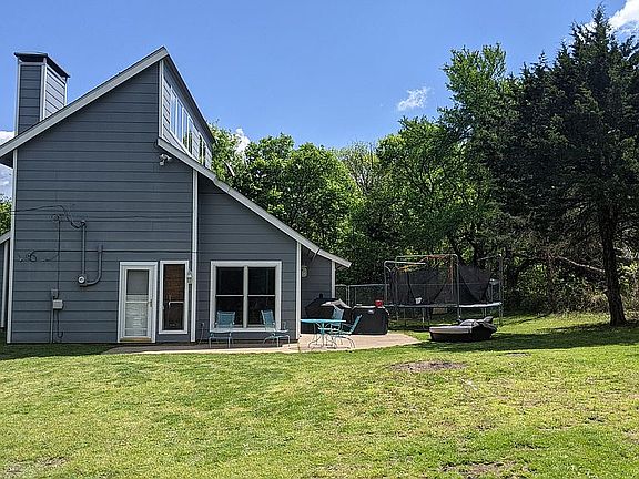 3rd image of 366 Pecan Dr
