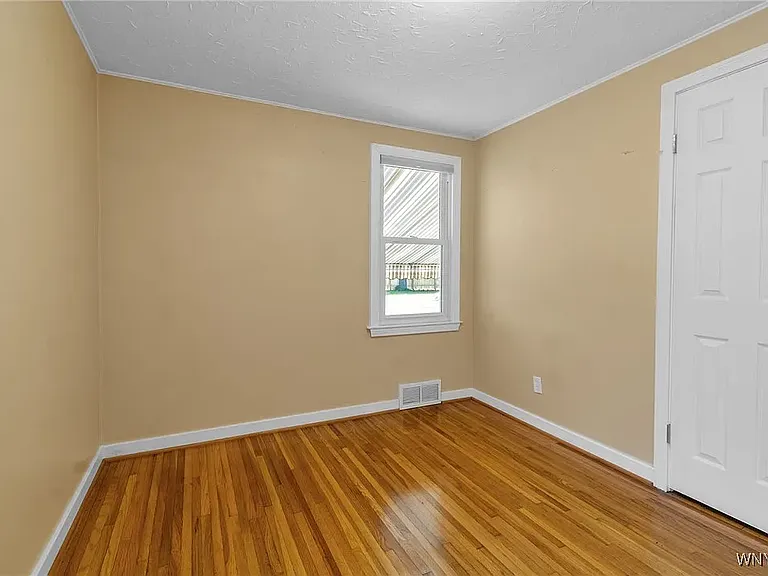 157 Royal Pkwy W — Photo 7