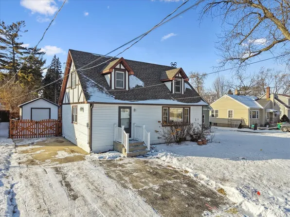 38 Lippincott Rd, Fox Lake, IL 60020