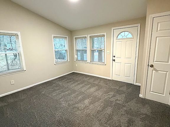 4th image of 940 Cypress Ave APT A