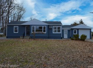 8872 Winans Lake Rd, Brighton, MI 48116