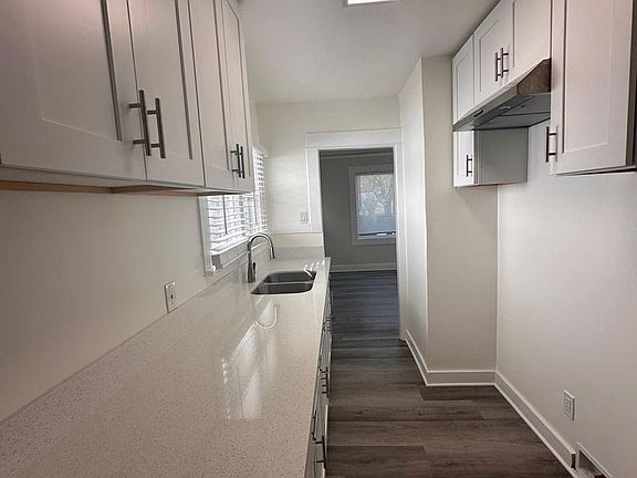 4th image of 435 Rose Ave #16