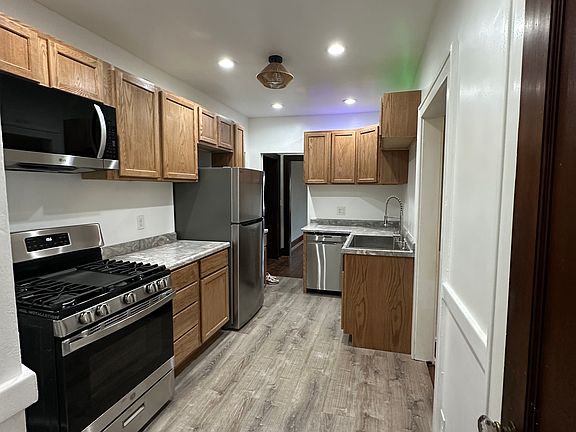 3rd image of 227 Smith Ave APT 8