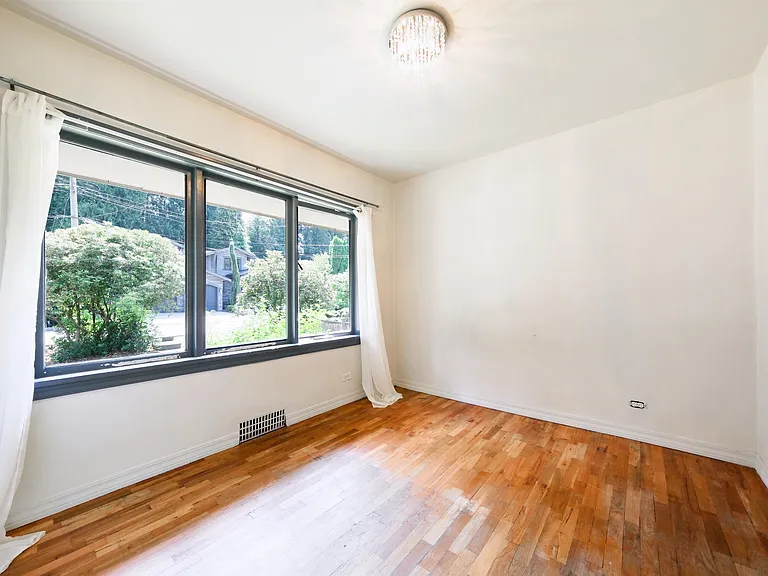 3775 Emerald Dr — Photo 11