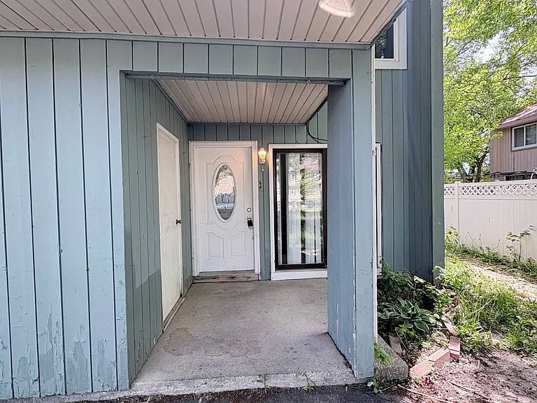 331 S Belmont Ave — Photo 3