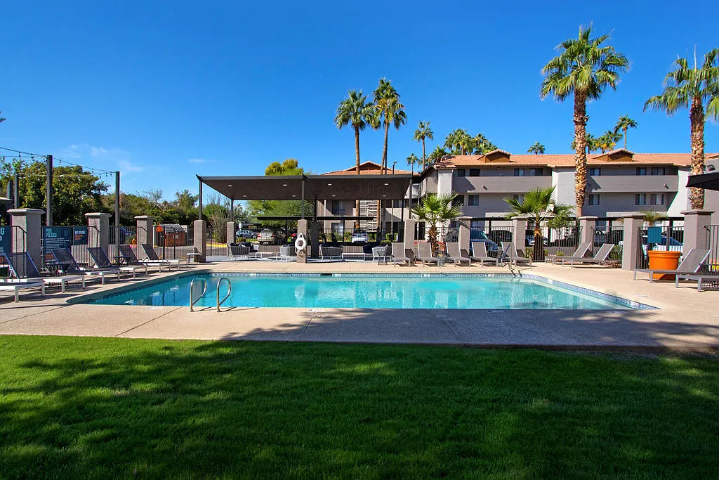 Riverside Apartments — Photo 4