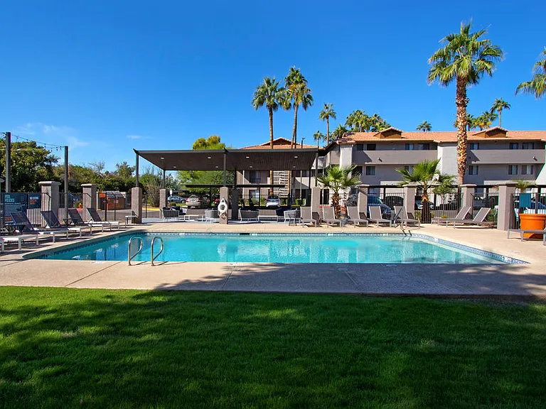 Riverside Apartments — Photo 4