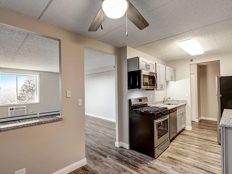 Bartlett Court Apartments — Photo 42