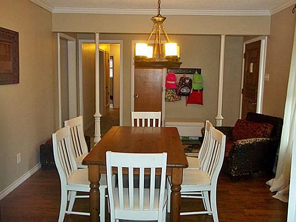 5th image of 404 E Scotland Dr