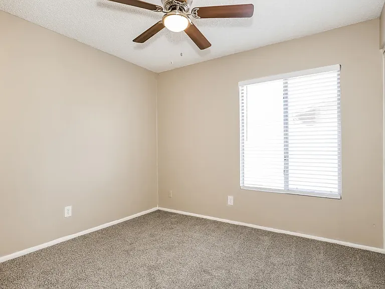 5634 W Puget Ave — Photo 7