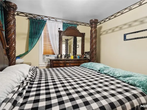 172-174 20th Ave, Paterson, NJ 07501