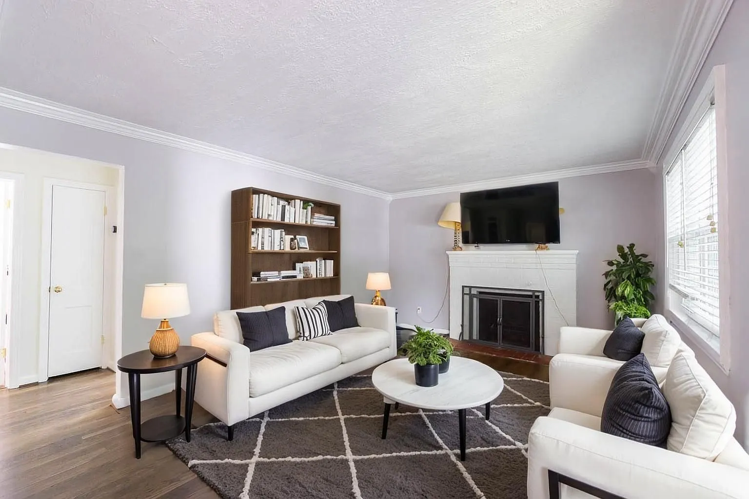 3 bed, $2,495 — Photo 1