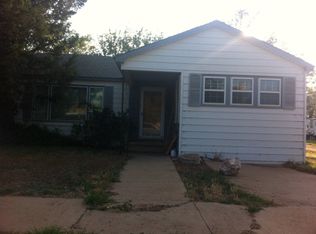 914 S Wall St, Floydada, TX 79235