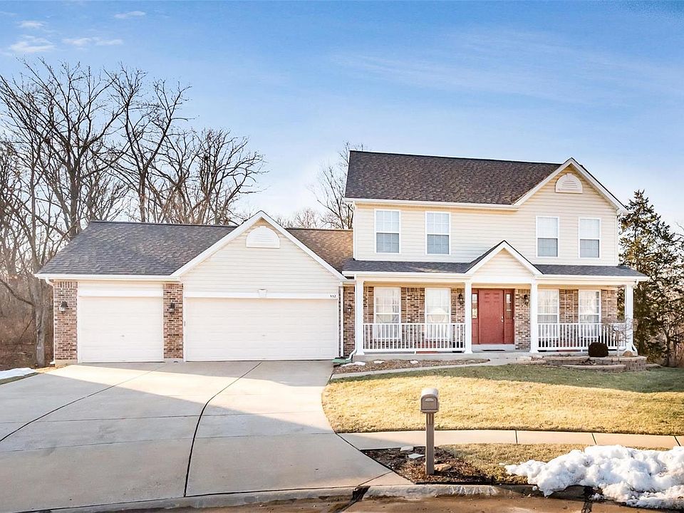 3 car garage and on a cul-de-sac lot!