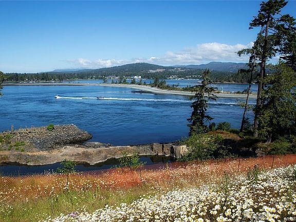 5th image of 7078 E Sooke Rd