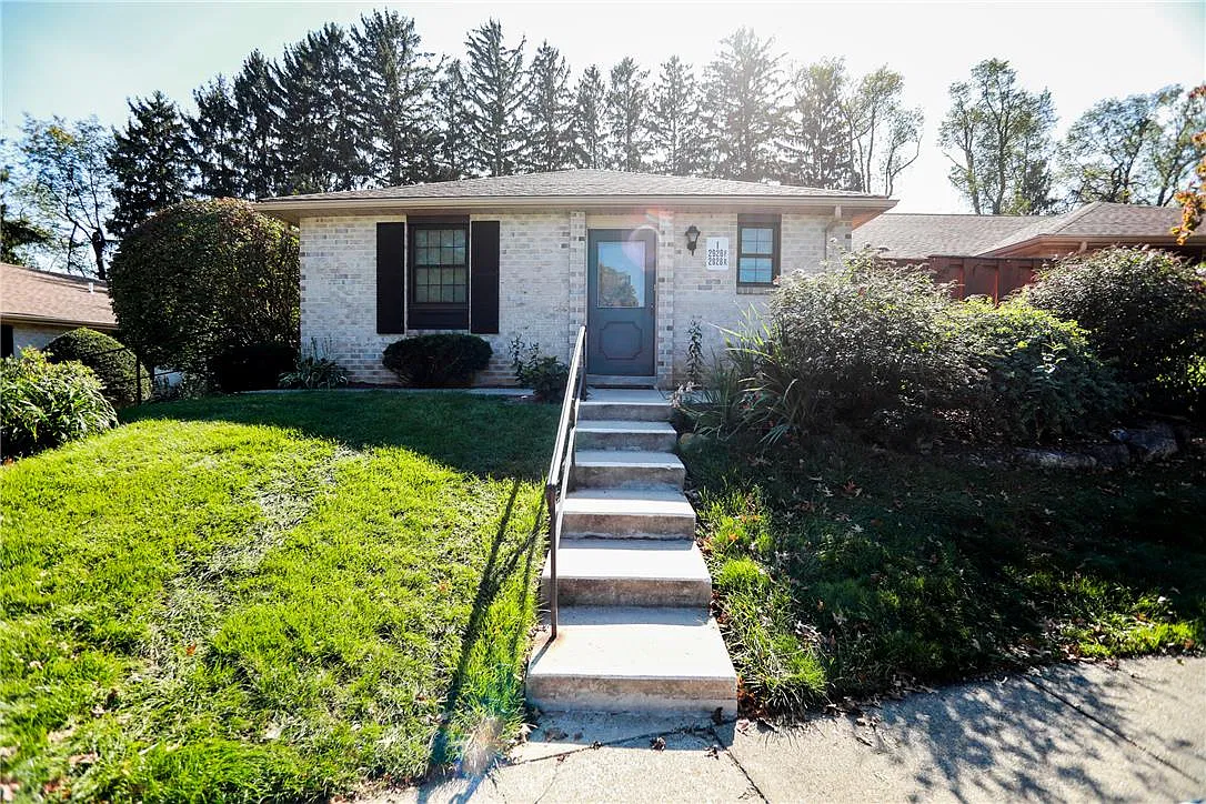 3 bed, 2.0 bath, 1423 sqft, $2,250 — Photo 2