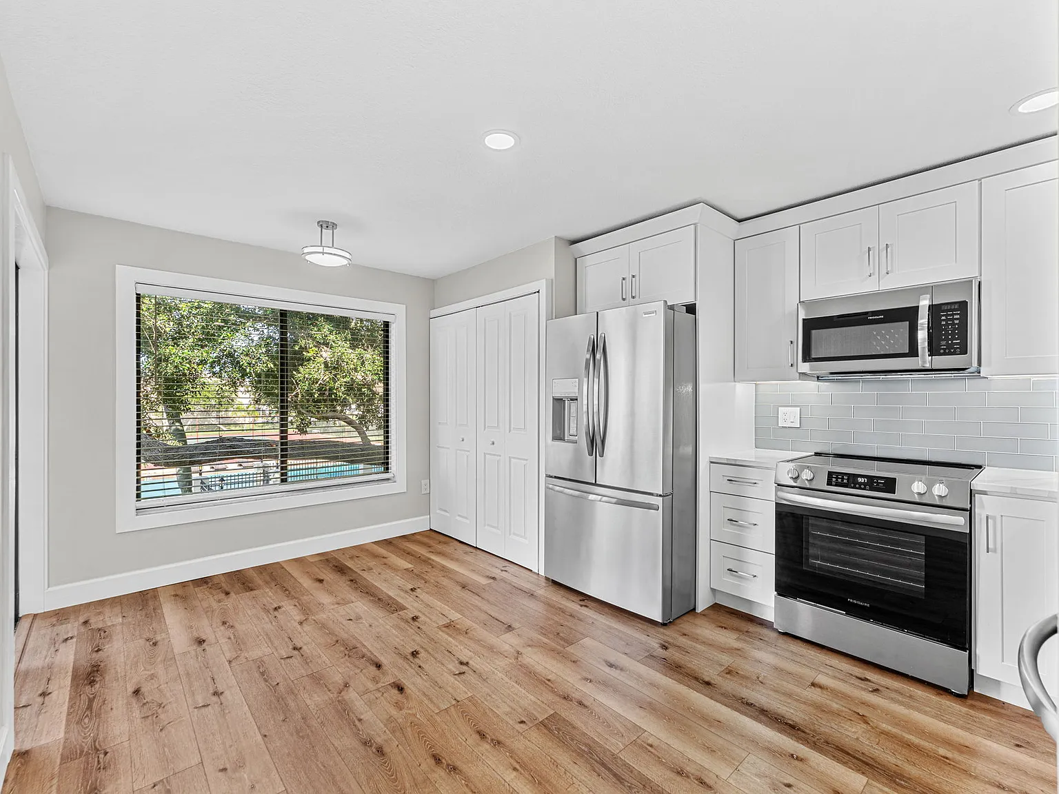 2 bed, 888 sqft, $1,850 — Photo 2