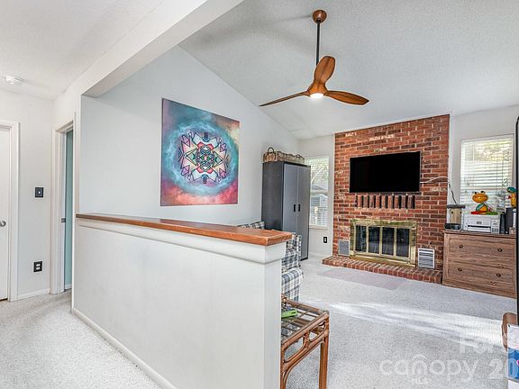 3rd image of 941 Sardis Cove Dr