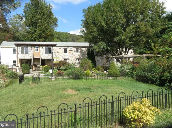 165 Vale Dr, Boyertown, PA 19512