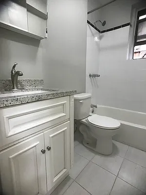 Rented by City Prime Commercial Realty  | media 33