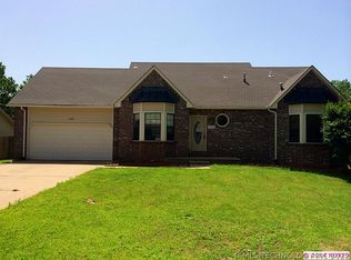 3308 S Bahama Dr, Sand Springs, OK 74063