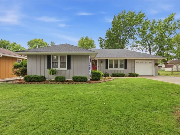 128 Karen Ln, Lansing, KS 66043