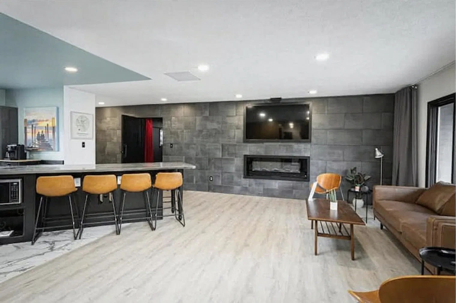 3 bed, 2.0 bath, 1194 sqft, $7,677 — Photo 1