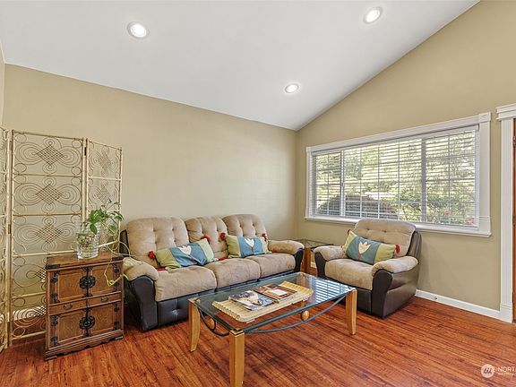 4th image of 15703 NE 53rd Street