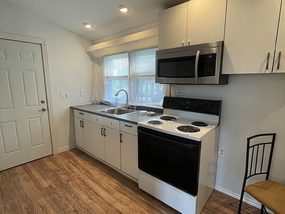 2nd image of 438 Shore Rd #2