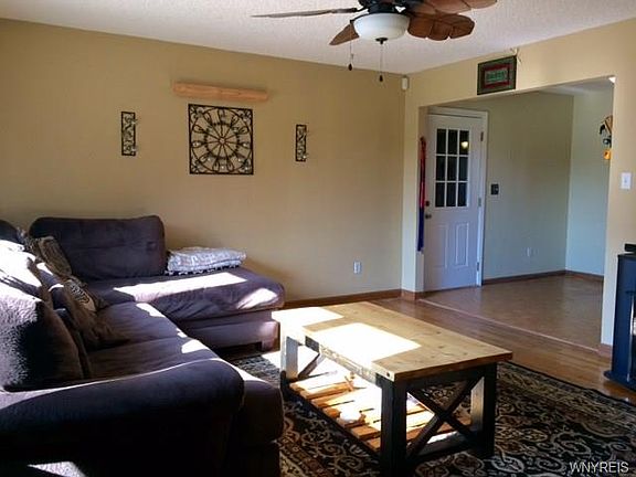3rd image of 1249 Wehrle Dr