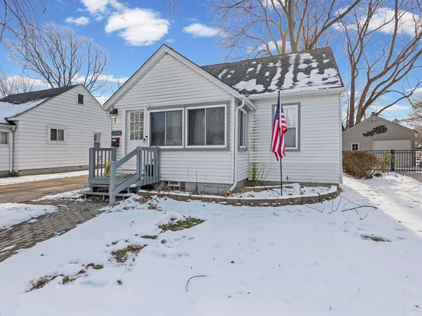22006 Maple St, Saint Clair Shores, MI 48081