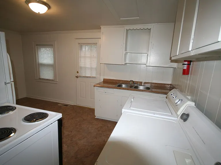910 Lancaster St #A — Photo 7