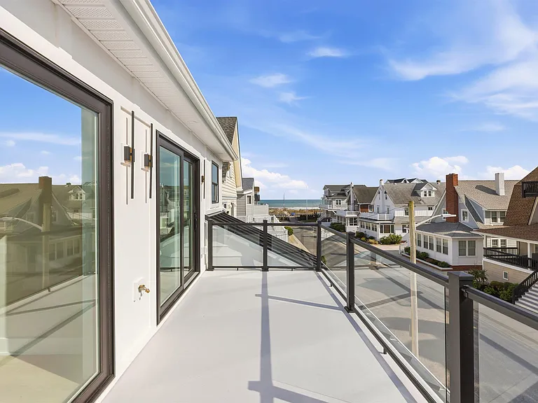 105 S Stratford Ave #BEACHBLOCK JULY AUG — Photo 49