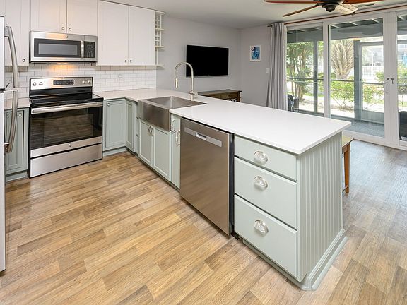 2nd image of 1890 Colony Dr. #18-C