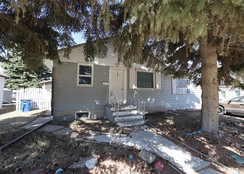 1st image of 211 Main STREET