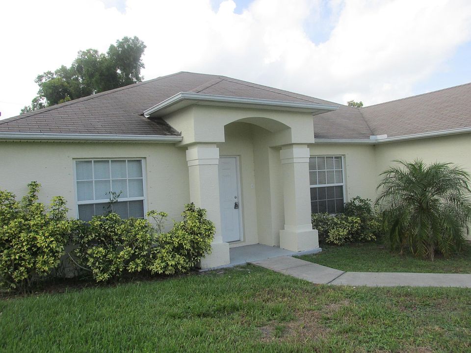 1st image of 438 SW Copperfield Ave