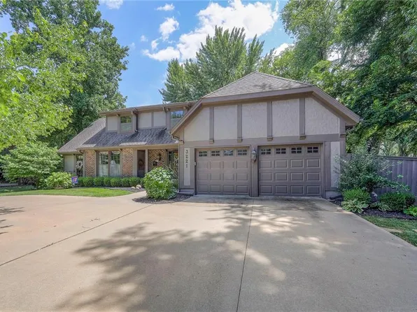 3221 W 83rd St, Leawood, KS 66206