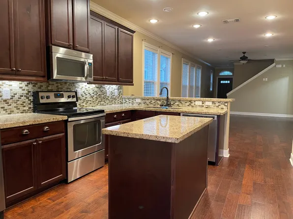 107 Fleetwood Dr, Victoria, TX 77901