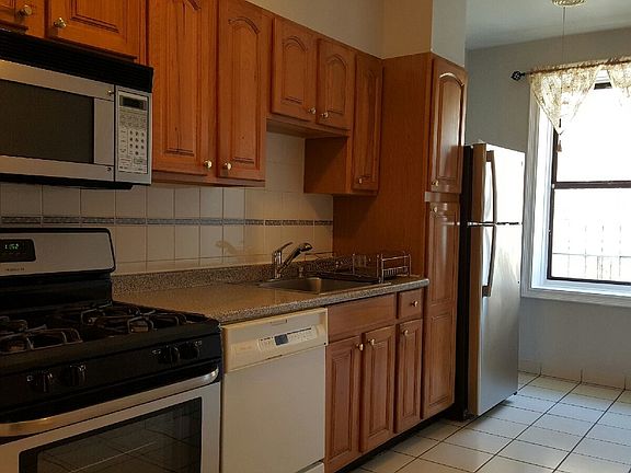 5th image of 5005 43rd Ave
