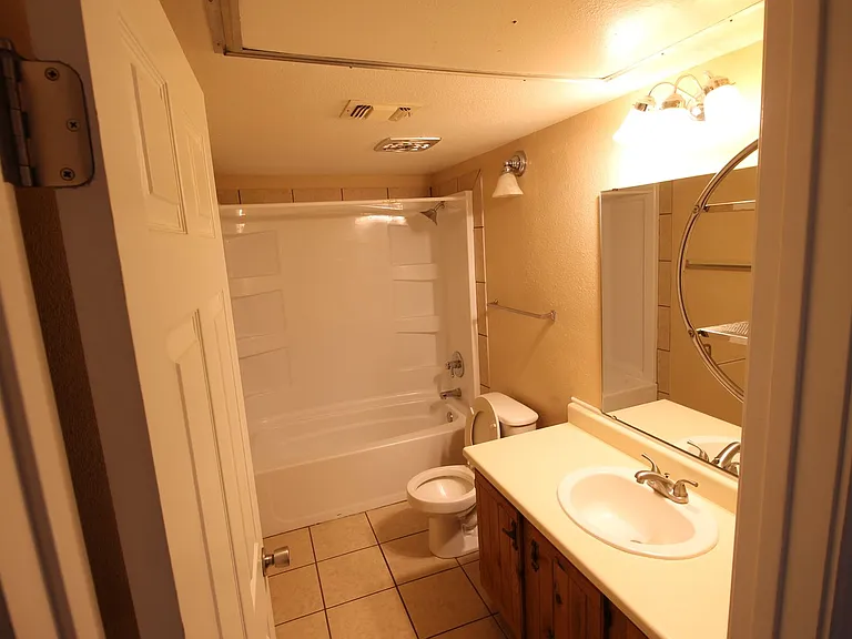 1004 Mockingbird Ln — Photo 9