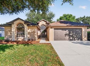 4943 Treasure Cay Rd, Tavares, FL 32778