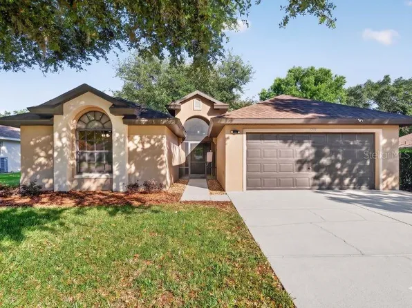 4943 Treasure Cay Rd, Tavares, FL 32778